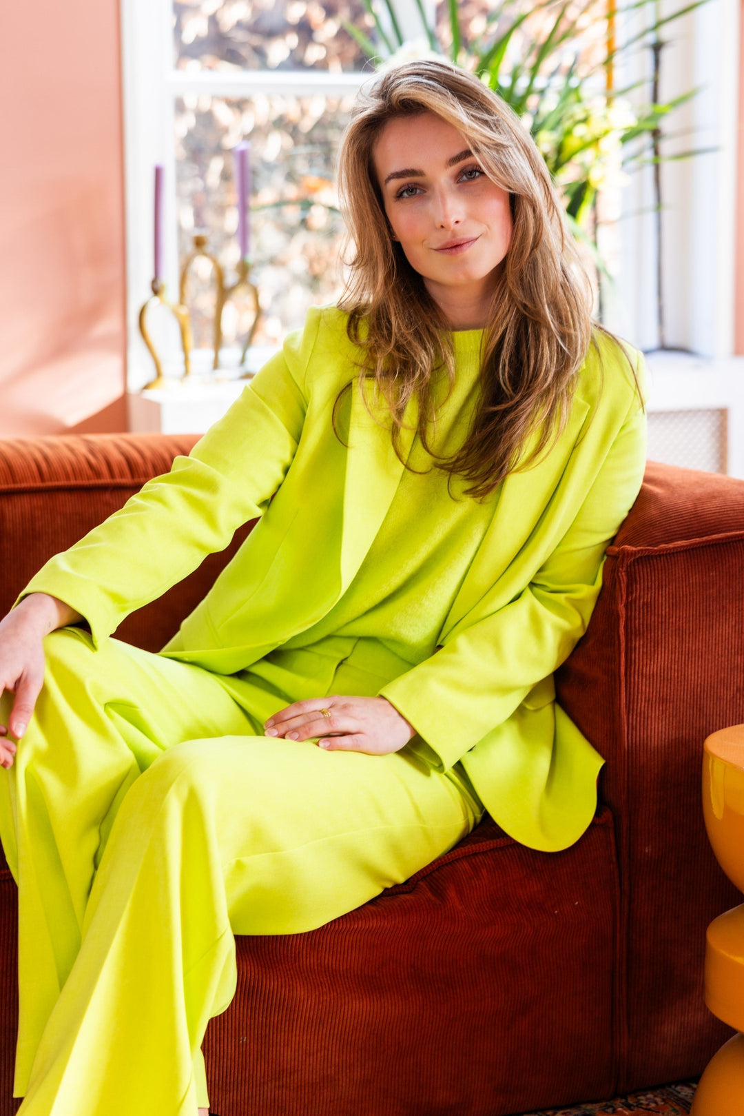 Colour clash: zomerkleding met lef voor vrouwen die kleur durven voelen